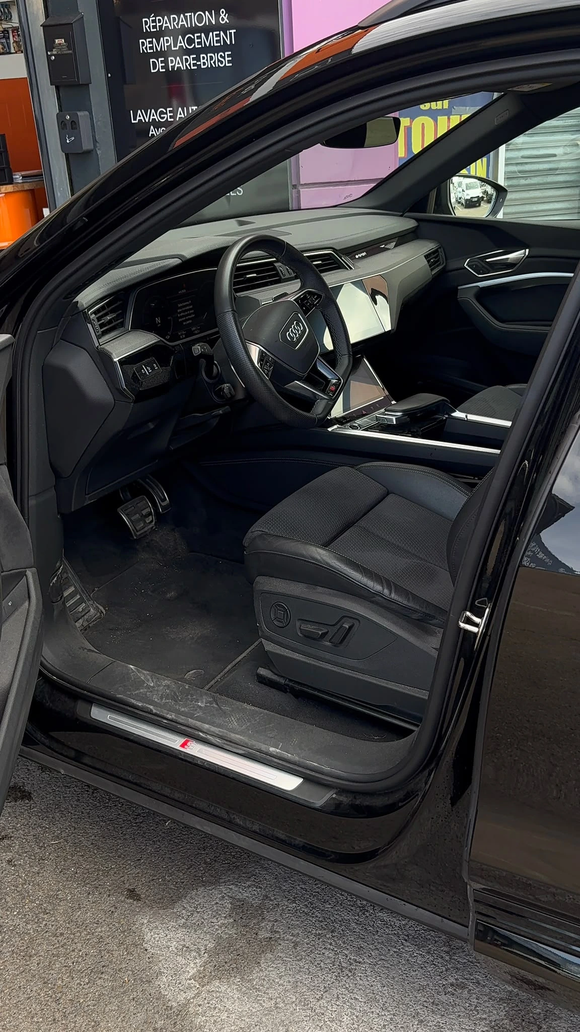 Intérieur Audi avant nettoyage