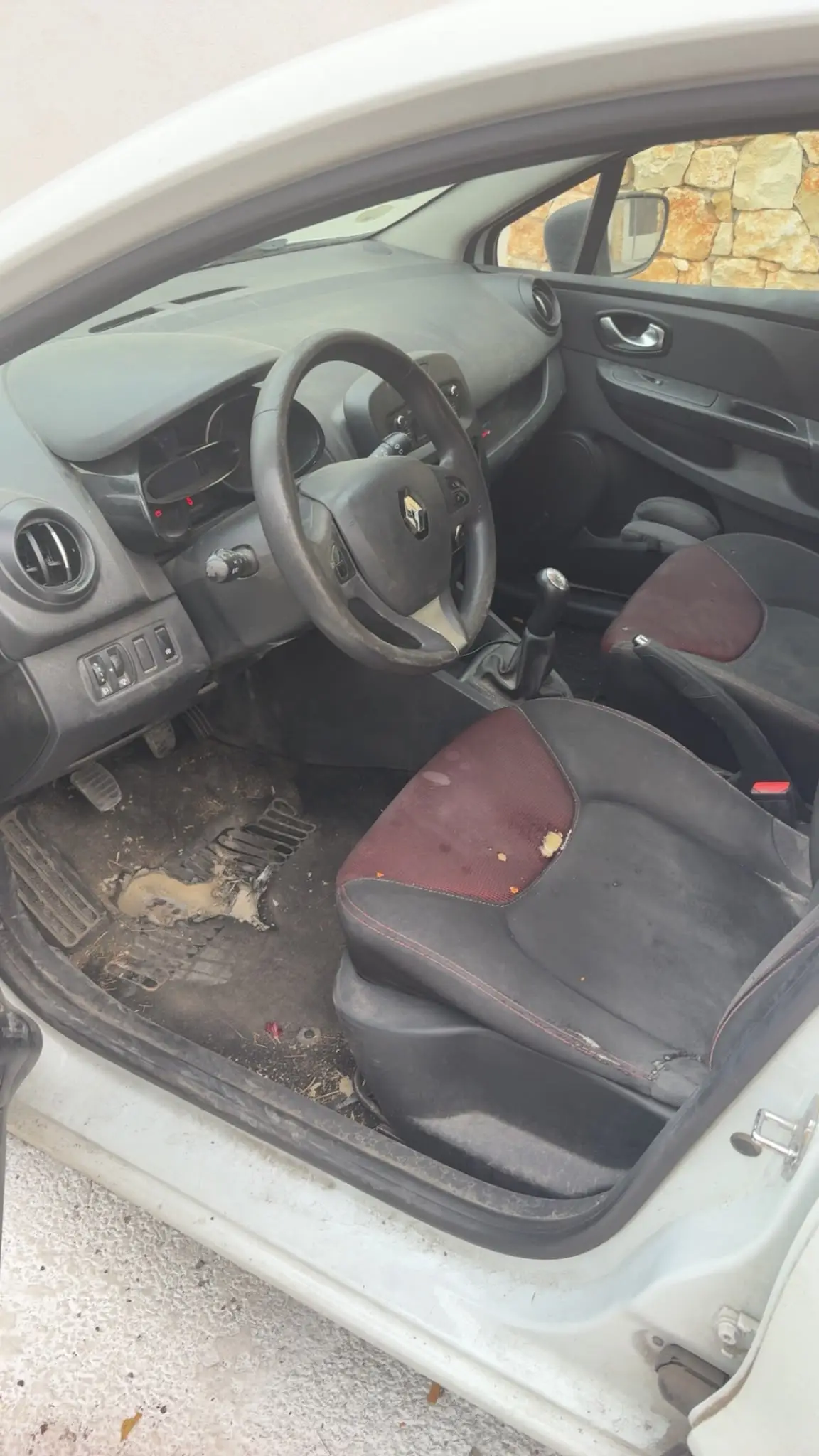Intérieur Clio avant nettoyage
